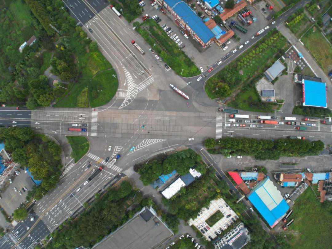 基于系统观念的复杂多路平交路口交通安全综合治理方法_交叉_问题