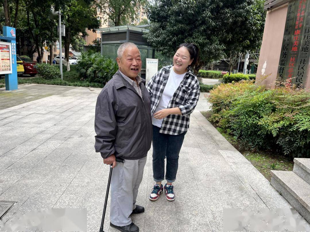 孤寡老人有了两个"女儿"_爷爷_二社区_服务