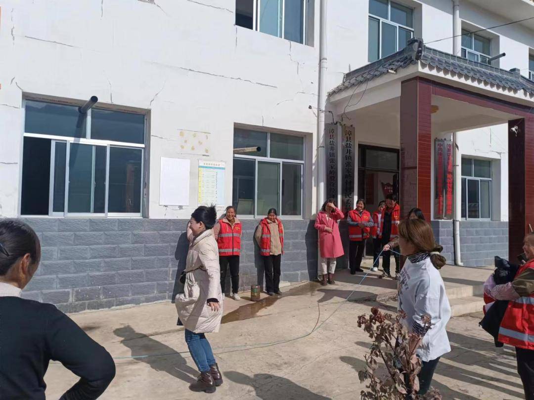 盐井镇张家岭村开展庆祝三八妇女节活动