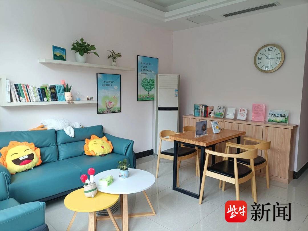 江浦街道华光社区心理咨询室有一个非常诗意的名字——解忧花语心理