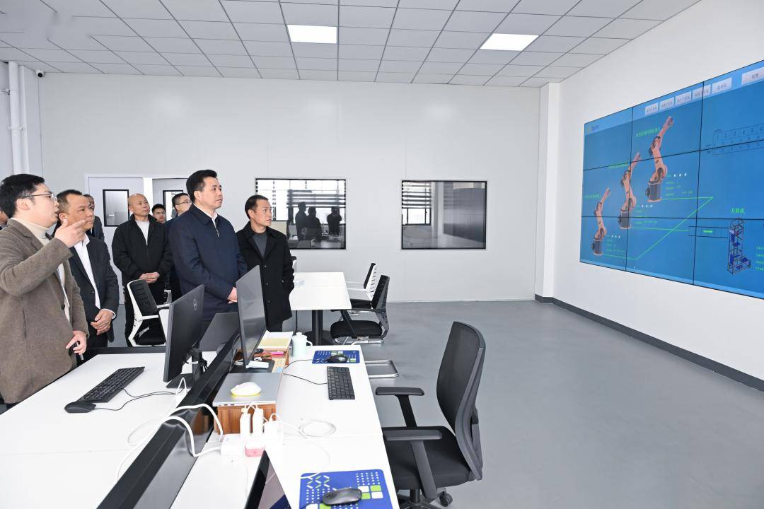 市领导王烨,叶序锋参加活动.