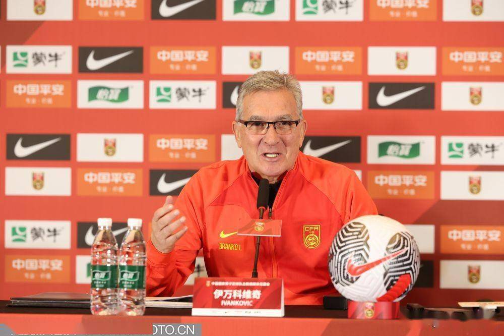 中国男足新主教练伊万科维奇在天津与媒体见面