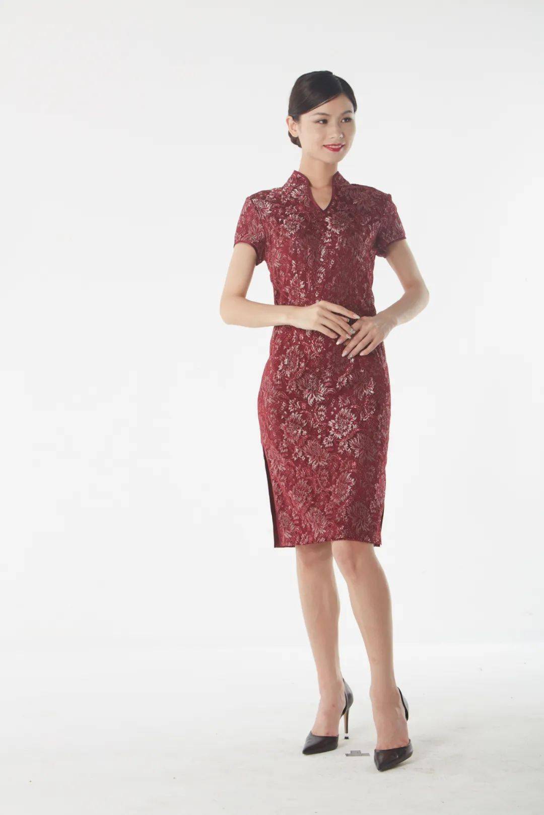 芳华悦己共赏华衣女神们节日快乐