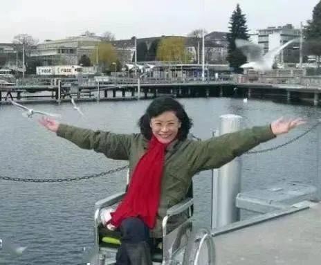 张海迪_中国残联_自学