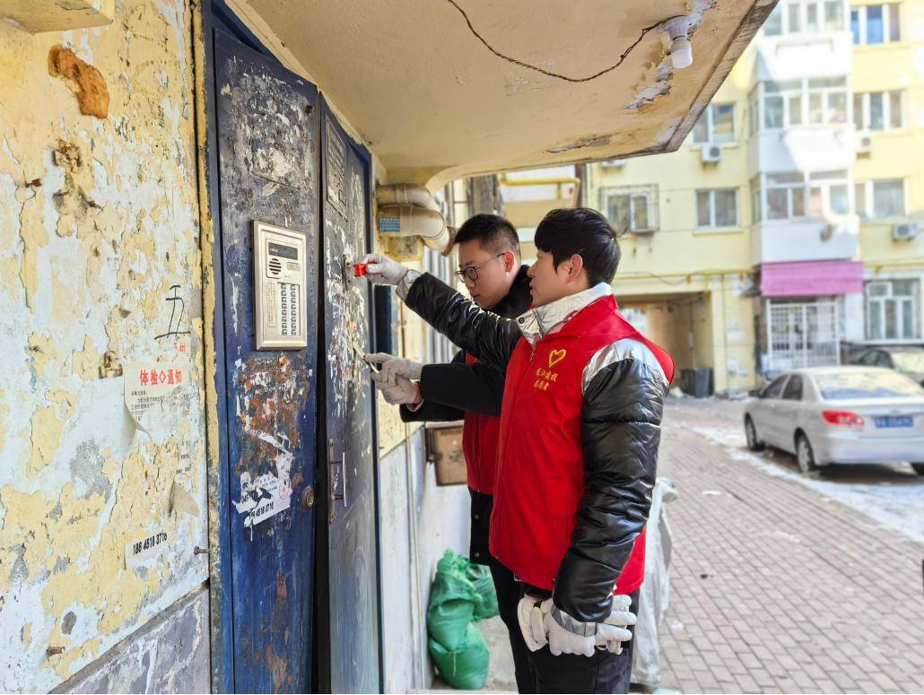 "在道里区爱尚经典小区,瑞嘉合源物业爱尚经典项目部联合广发社区