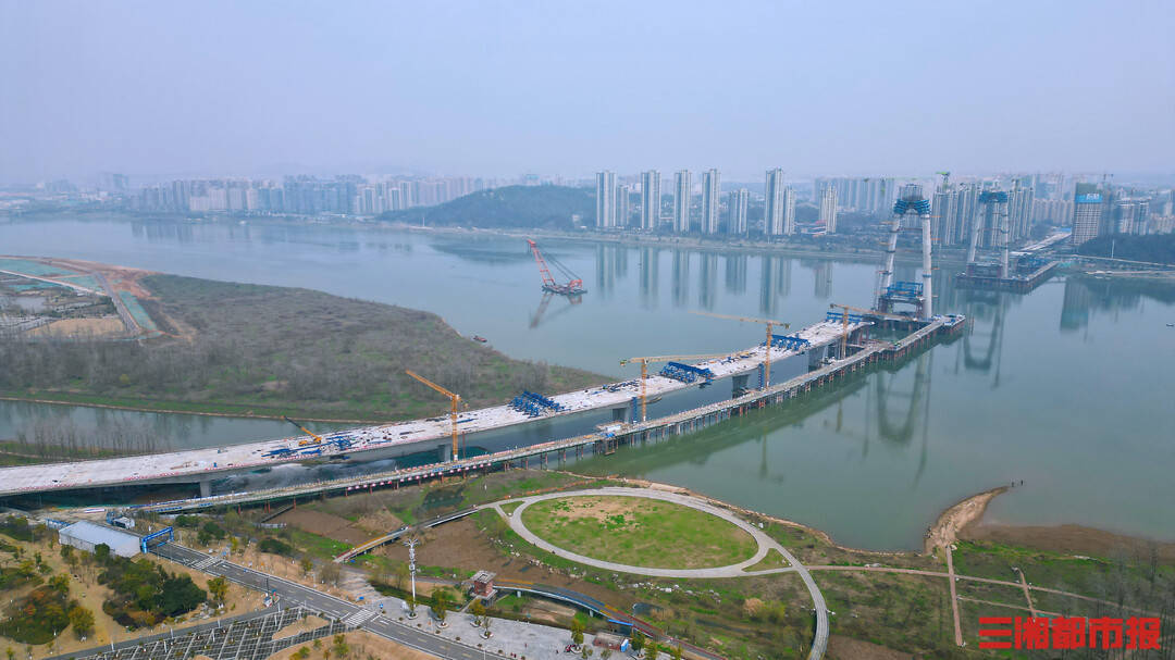 读城水中引桥顺利合龙长沙兴联路大通道年内或具备通车条件