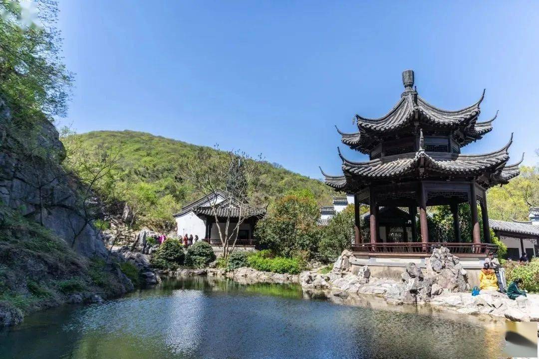 琅琊山景区位于滁州市琅琊区西南约5公里,现滁州市的西郊.