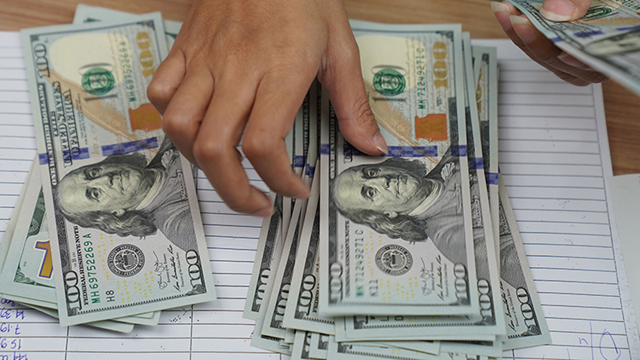 为获救命钱埃及货币急跌40但对经济未必是坏事