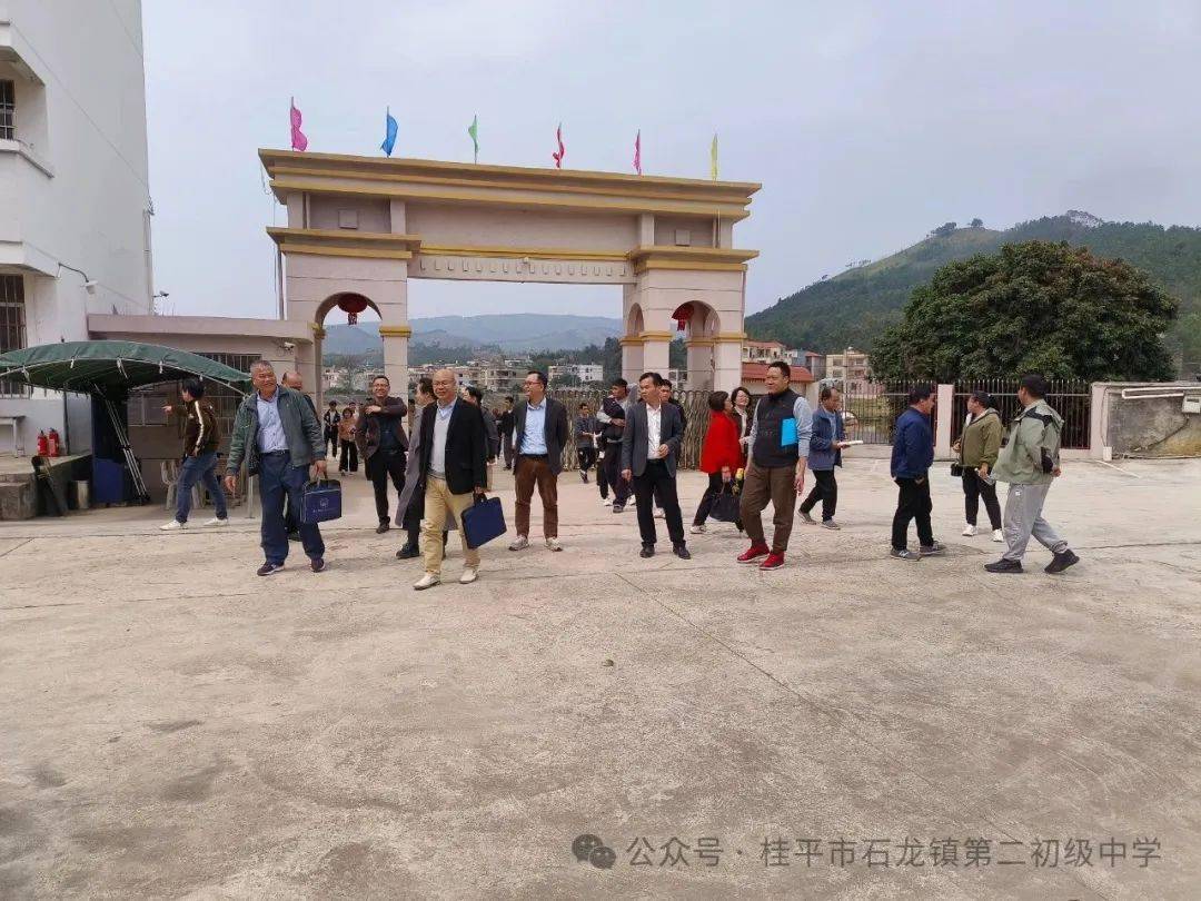 与平南县20所初中校长,骨干教师到石龙二中观摩交流_桂平市_教学_陈佐