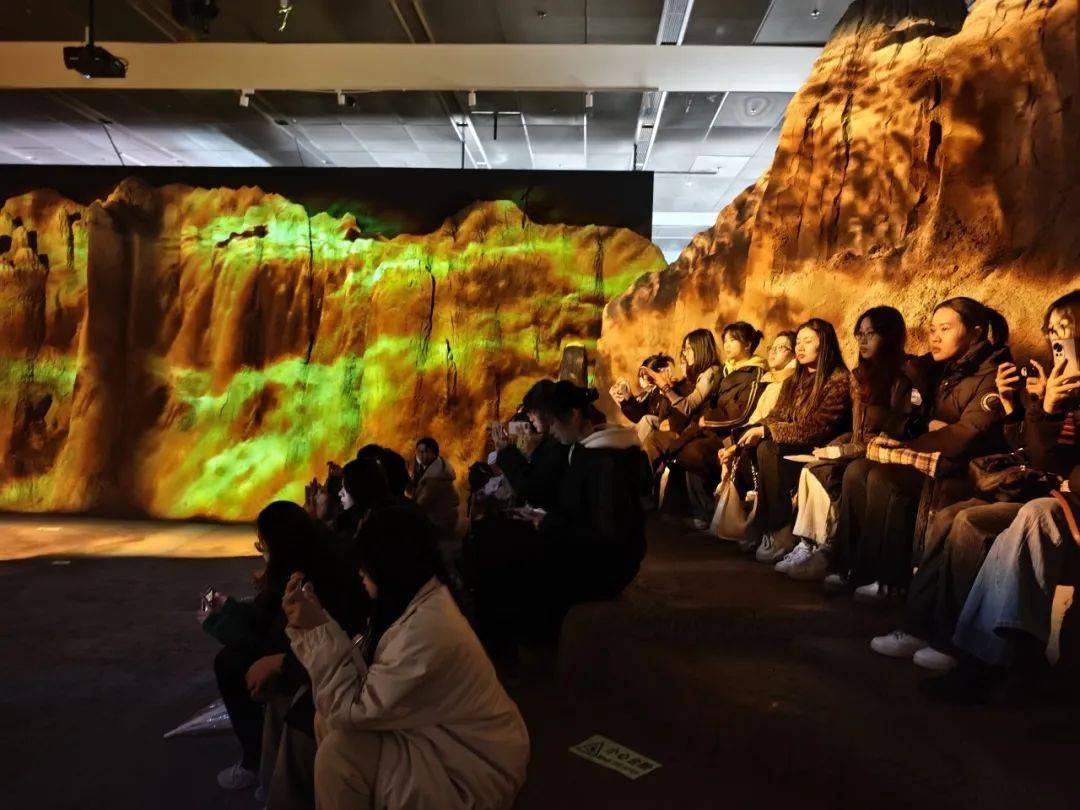 品非遗之韵传文艺之美学院师生参观庆三八陕北民歌艺术展