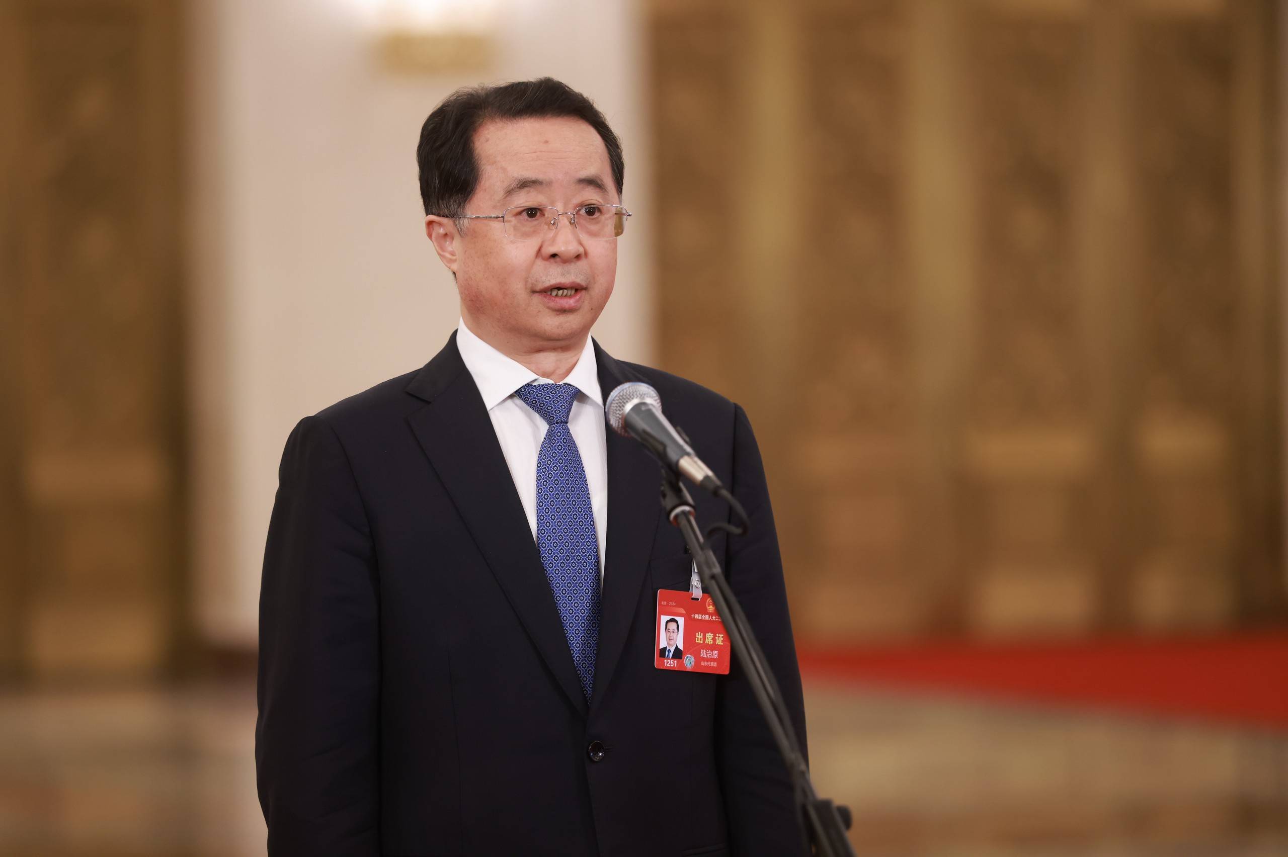 "让老年人在家门口享受便捷养老服务"金壮龙表示,要着力推进产业科技