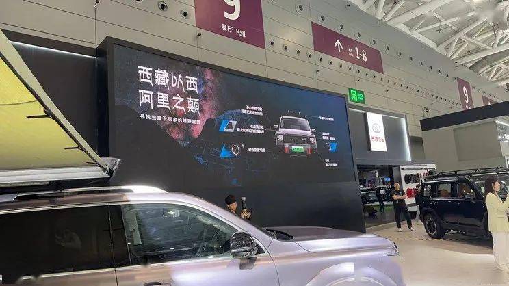 该车采用旅行主题和艺术无界设计理念,提供"日耀金"和"云雾茶山"新车