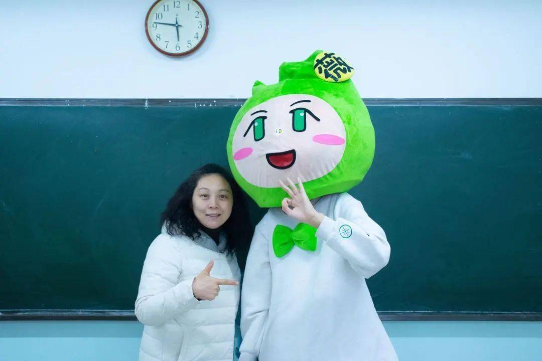 悄悄问一句,今天有收到小薇薇的花花嘛做自己不止今天才闪耀爱自己是