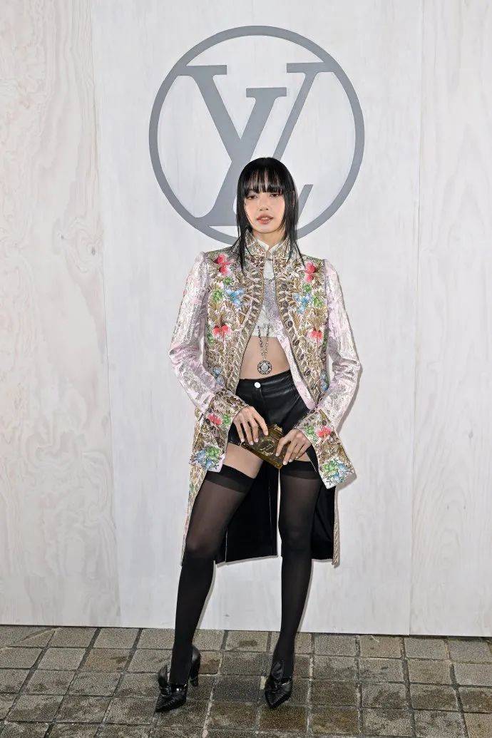 伊周星潮流lisa空降lv大秀chanel独宠jennieblackpink时装周真的赢