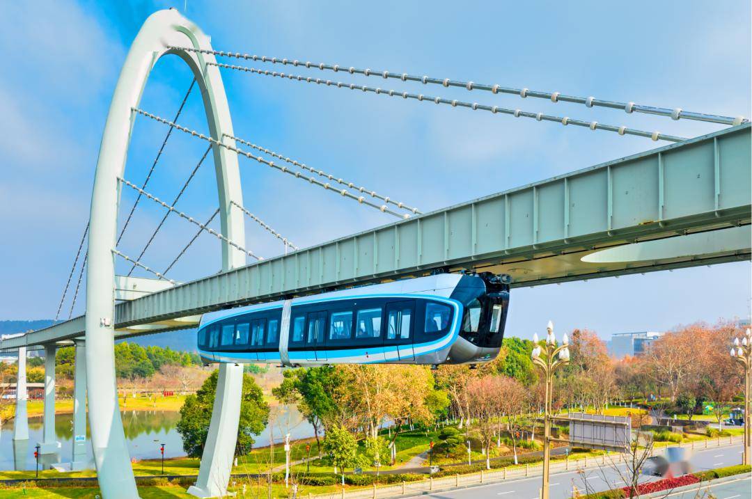 乘空轨看科技馆中国光谷科技商务旅游线路昨日首发