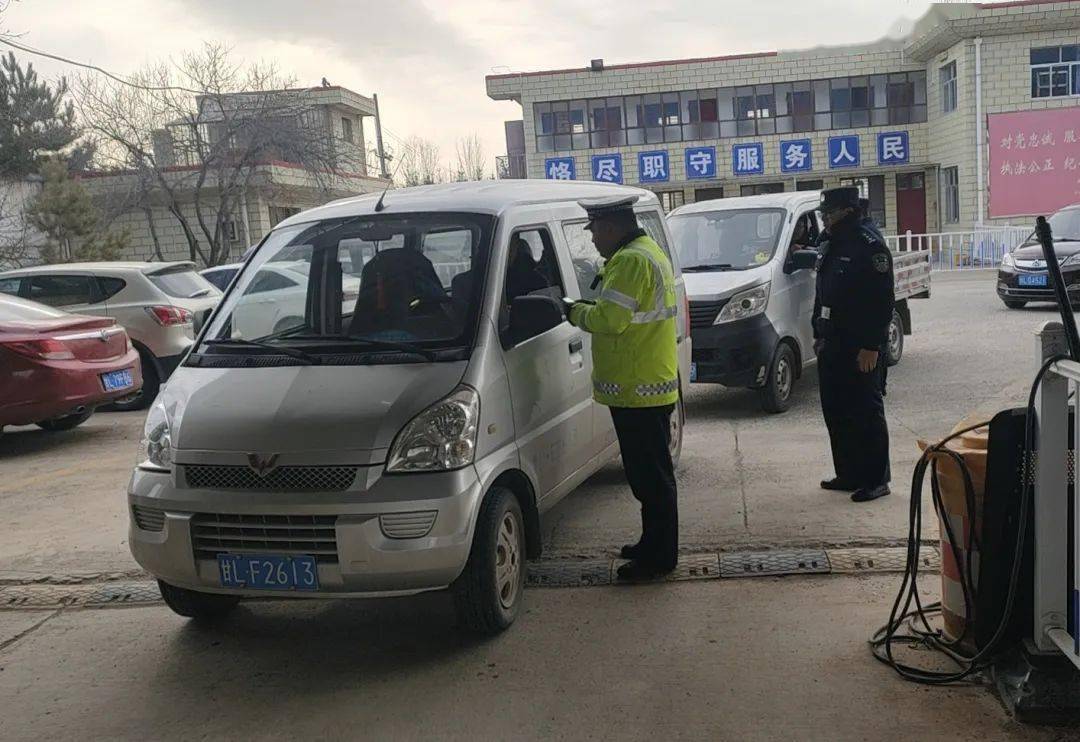 崆峒公安交警全力开展7至9座面包车安全隐患专项整治行动