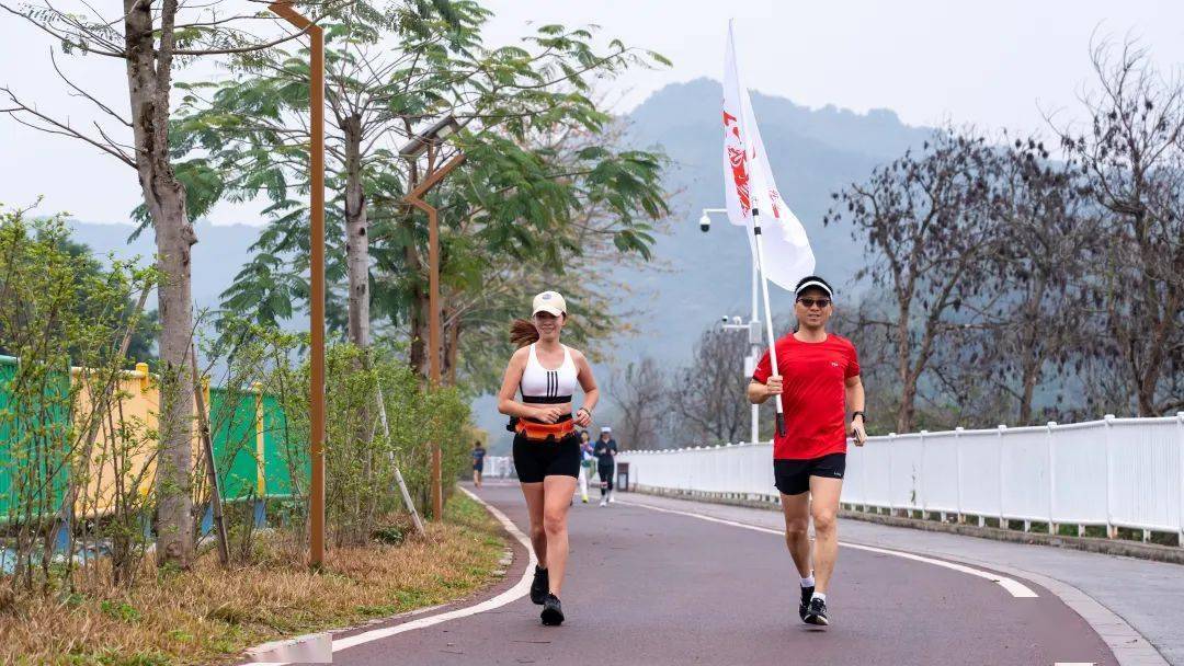 感受罗浮山下四时春美景博罗县玄碧湖环湖绿道欢聚跑举行