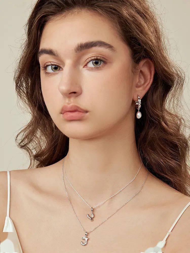 会戴首饰的女生才是称职的时髦精