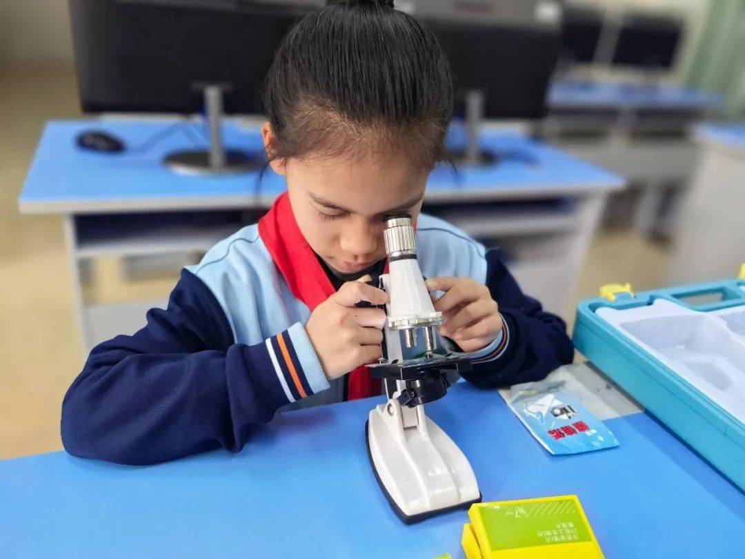 封面人物东晖小学有位小小科学家爱学习亦爱舞台