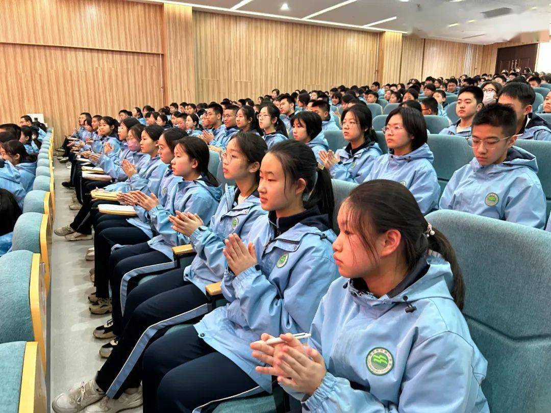 少年不负凌云志扬帆远航正当时经开一校初2025届八年级学生动员大会