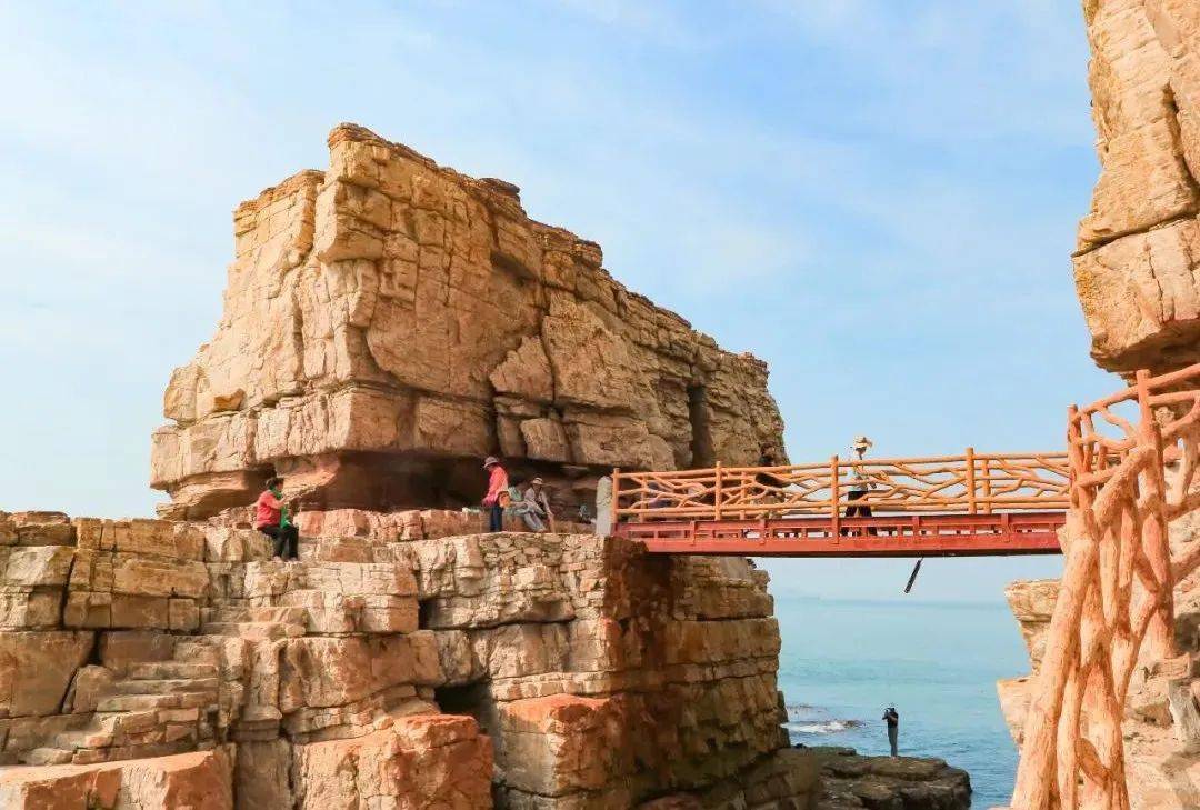 这里拥有独特的海蚀地貌,奇礁异石,海洋文化和渔家民俗,岛上更是有十