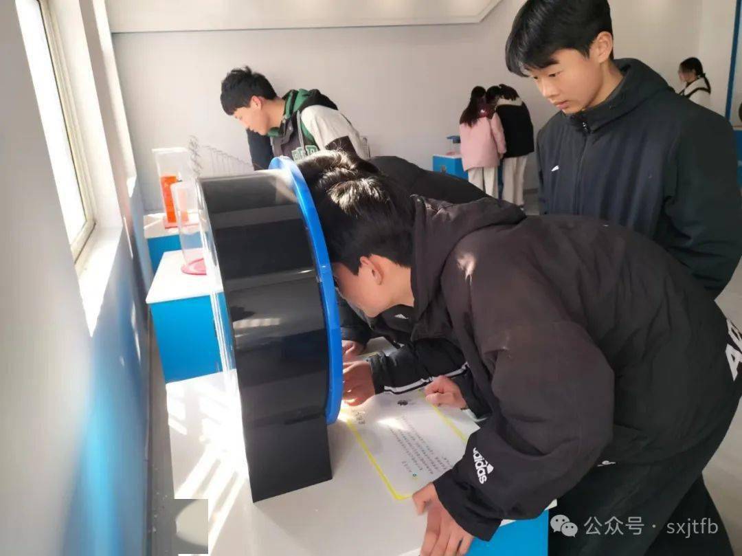 让科普走进校园草沟中学举办科普馆暨科普广场启动仪式