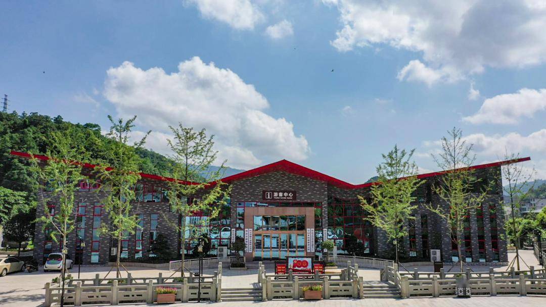 筠连春风村新增两条登山游步道_山庄_广场_花海