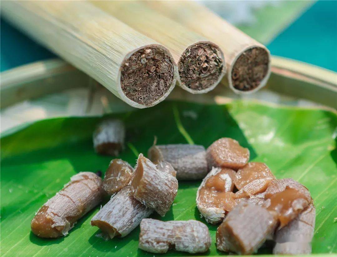 带你揭开"冰淇淋粑粑"香甜的面纱……_竹筒_红糖_小吃