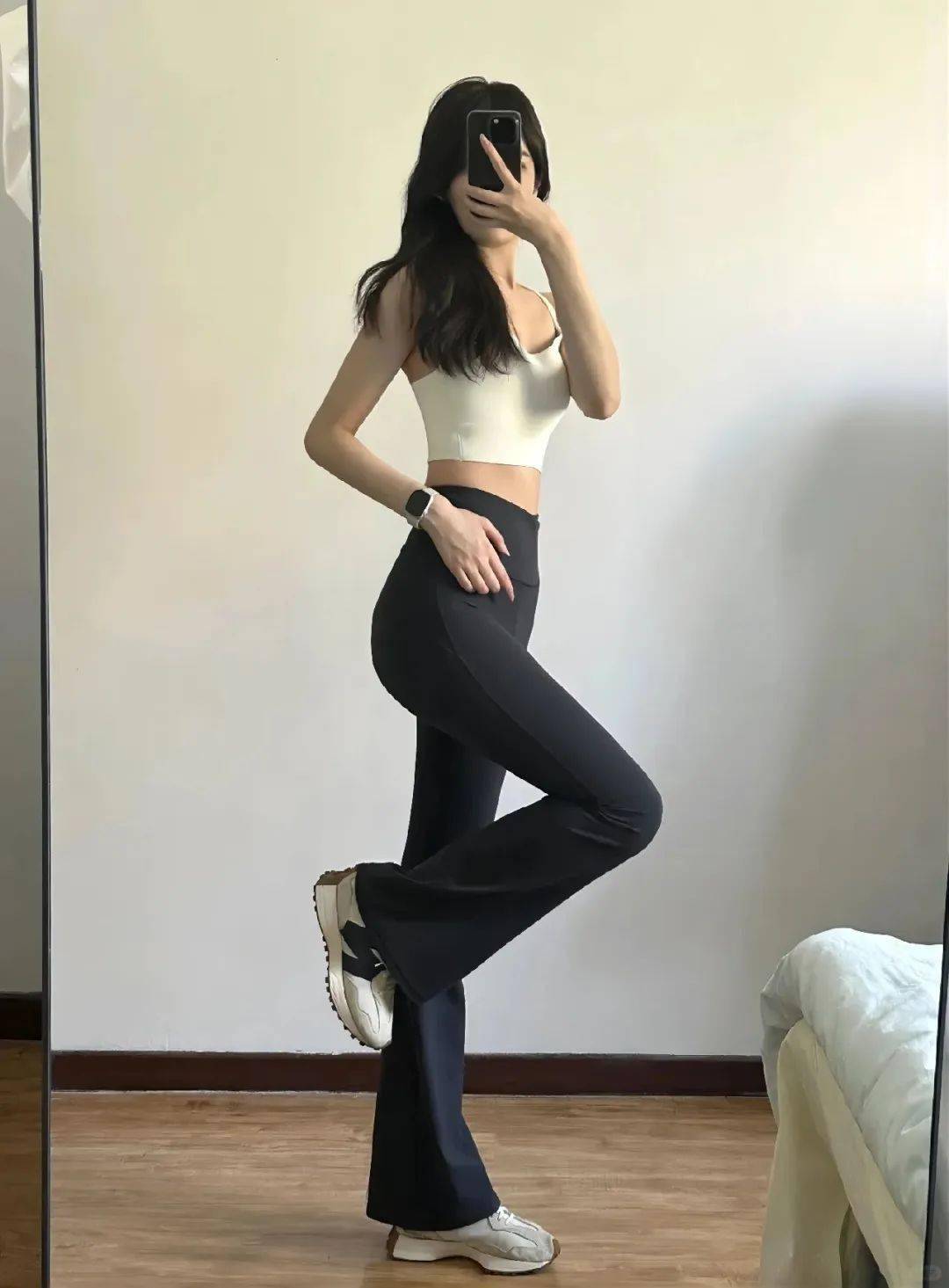 开春救命小黑裤微喇提臀穿上腿直腰细太绝了