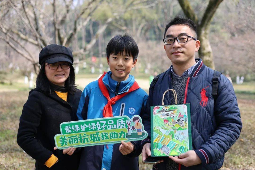 该活动通过"自然教育 体验式教学"模式,培养小朋友的环保意识和奉献