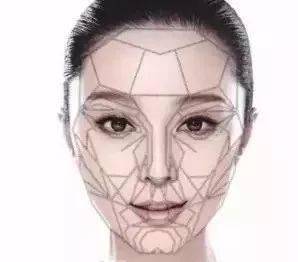 f爷的全脸照片往面具上一按,果然完全符合:有个叫"马夸特面具"的东西