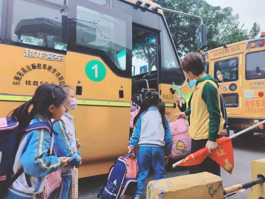 用心护学为爱护岗河滨小学家长志愿服务队爱心护学岗