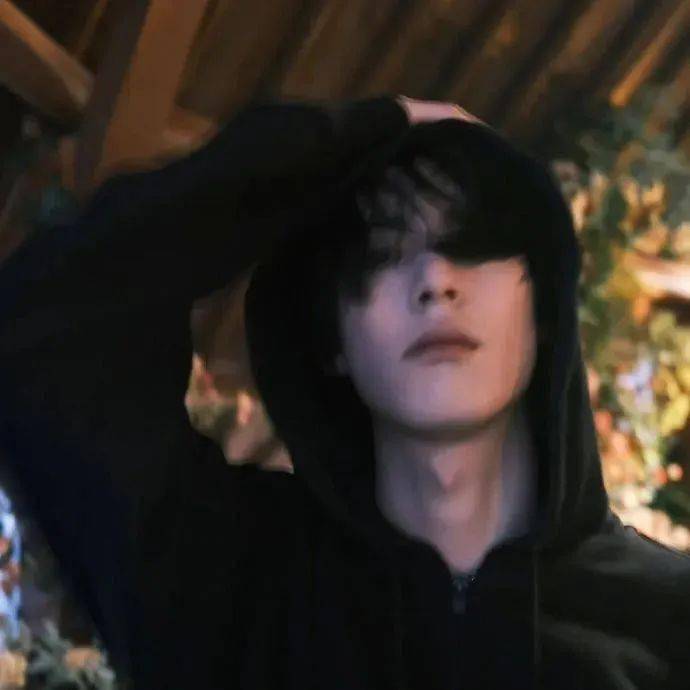 男生头像酒不醉人人自醉,关键在于气氛对.不想喝,不情愿,没控制住.