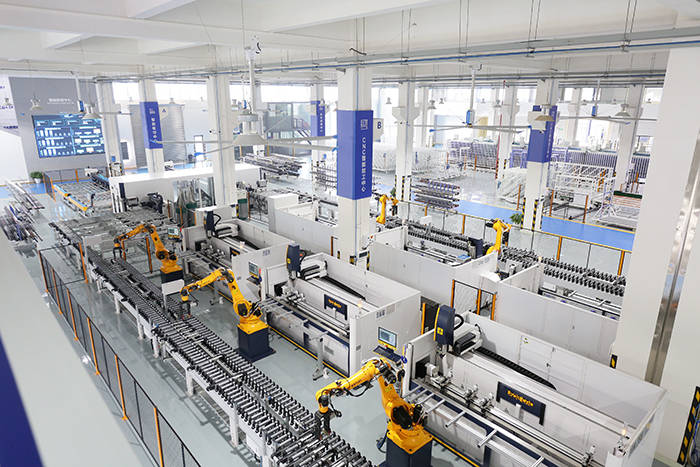 鉴证门窗智造能力3月19日央视网超级工厂走进皇派门窗