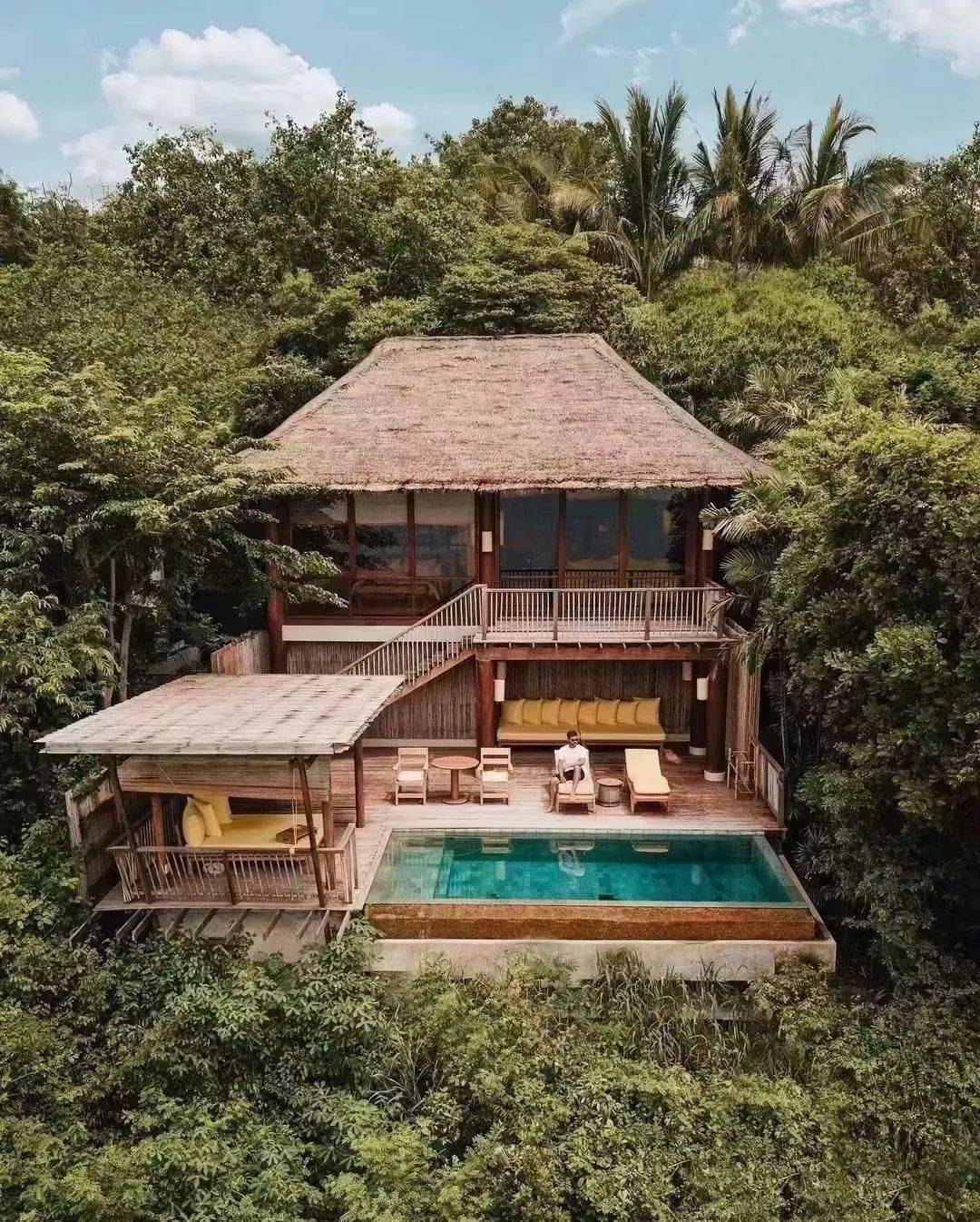 其中,苏梅岛六善酒店又以特殊的地理位置,独享暹罗湾全海景,成为整个
