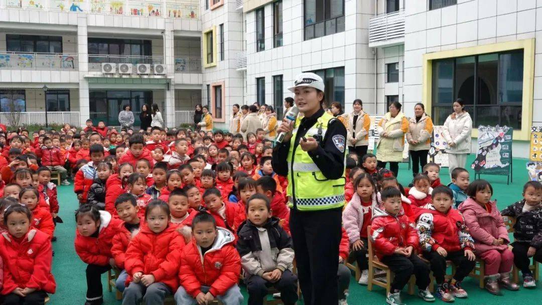 营山:交通安全宣传进校园 护航学生成长"平安路"_小朋友们_芙蓉_幼儿