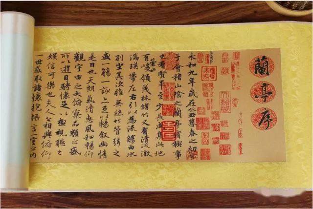 国宝三绝分别是兰亭序,清明上河图,富春山居图,都是大家之作.