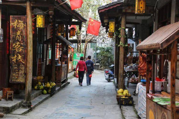 国内唯一一座漂在水上的古镇400年不通车美得犹如世外桃源