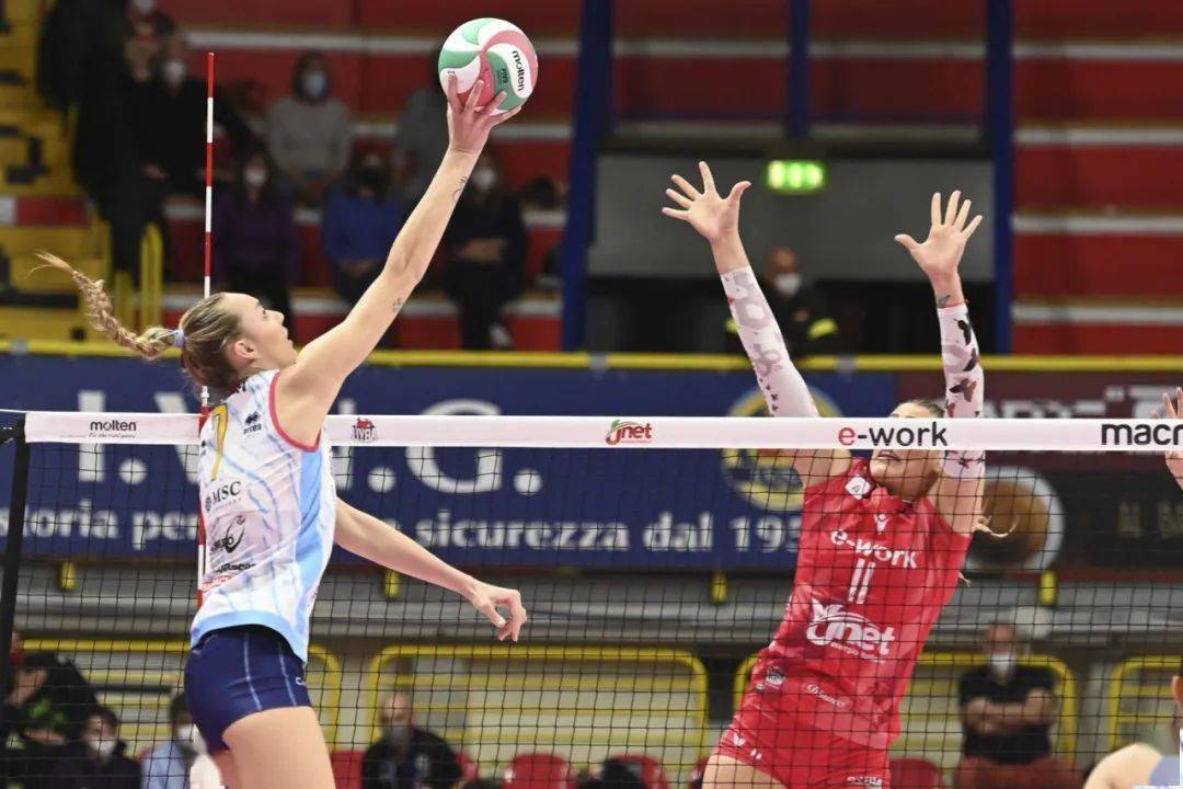 俄罗斯女排最美球员00后身高1米9喜欢沙滩晒太阳很爱笑意大利豪门抢着