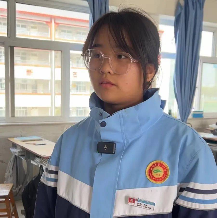 暖心初一学生拾金不昧公交乘客项链失而复得