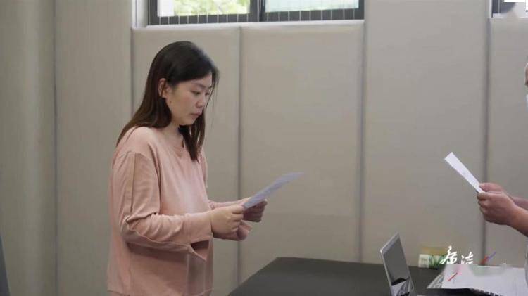 用公款赌博的"90后"落马女干部出镜忏悔:心里一点数都没有