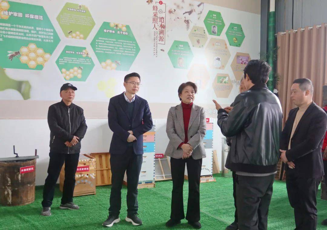 上饶市老科协会长汪霞一行到弋阳调研