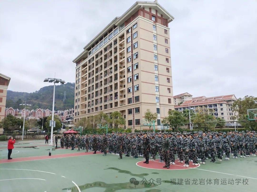 学军人之风采强自身之素质龙岩体育运动学校军训纪实