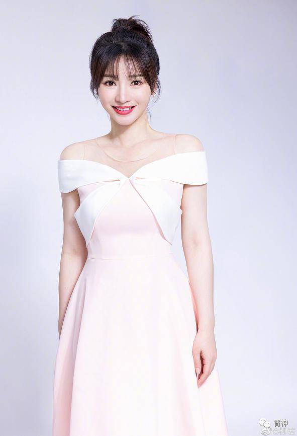 "柳岩重庆分岩"晒近照,这也太"大"了吧!_健身_身材_姐姐