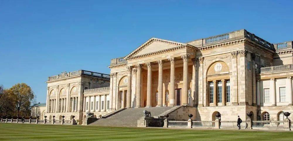 stowe school被bbc誉为全英最美学校,它曾是白金汉公爵的府邸,地处