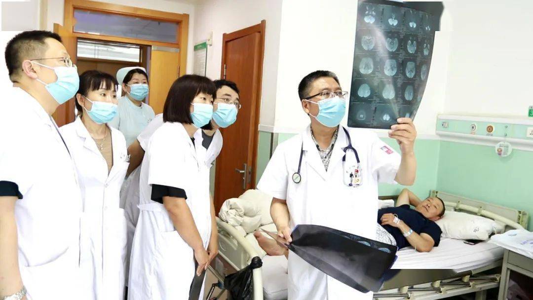 身边的榜样丨医者仁心守护健康市中心医院神经消化内科主任张向阳