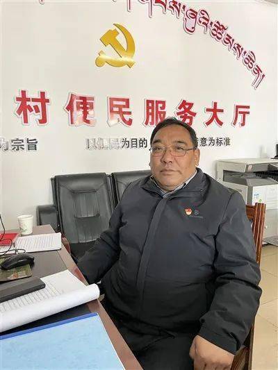 叶白,现任海南州同德县尕巴松多镇完科村党支部书记.