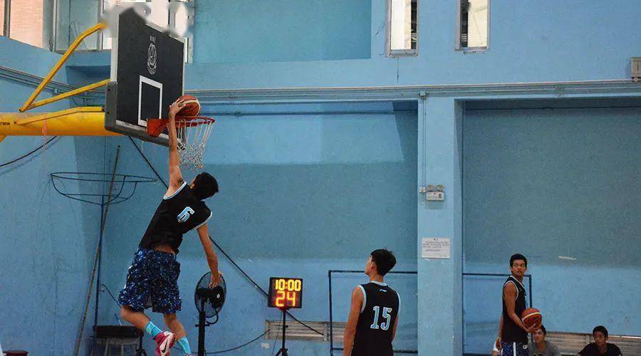 那个艳阳高照的下午,邹阳的母校深圳市第二实验学校与东莞市第四中学