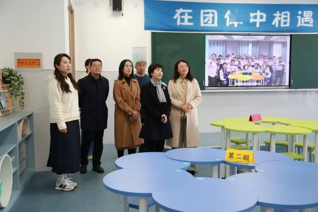 学校发展江苏省教育厅副厅长顾月华等一行到无锡市东林中学考察调研