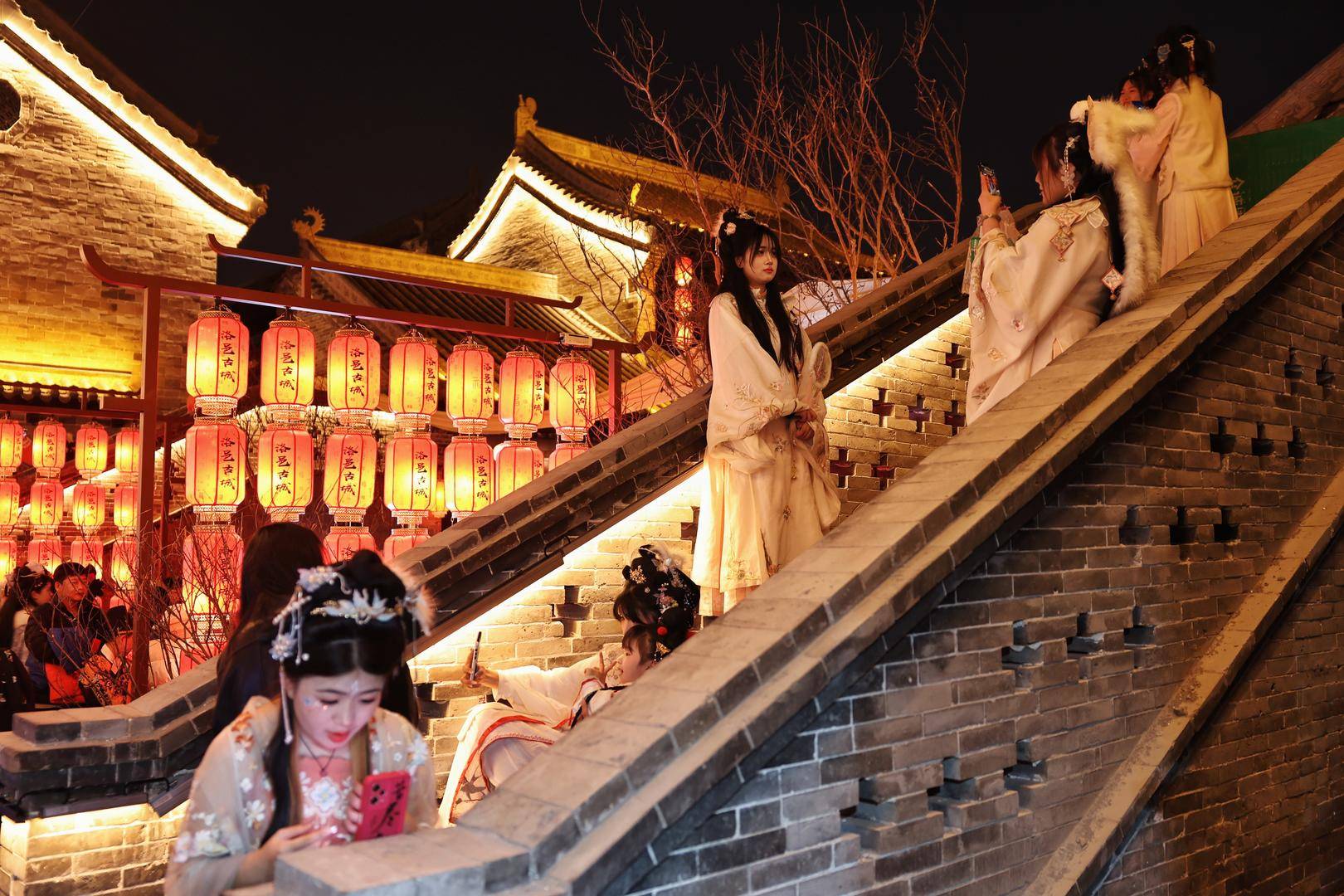 大唐公主与一条裙子引发的"区域生态危机"_李显_服饰_韦后